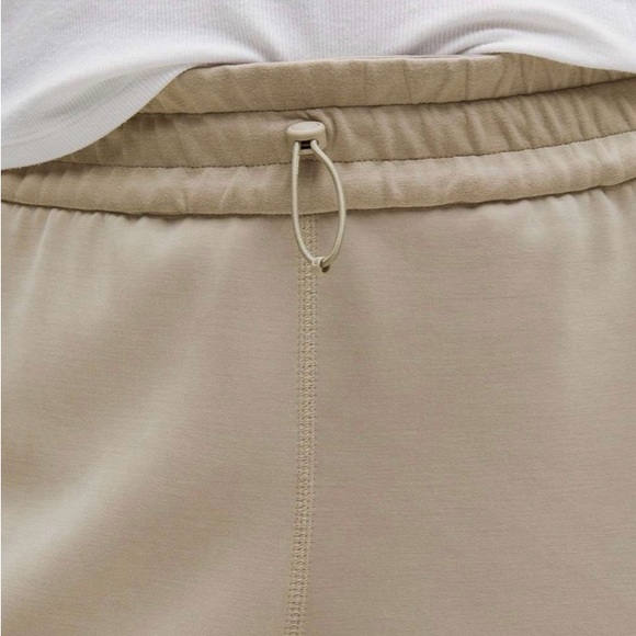 Lululemonđź’ŽBrushed Softstreme High-Rise Jogger Riverstone Tan Sz 4 Retail $128 - Picture 3 of 11